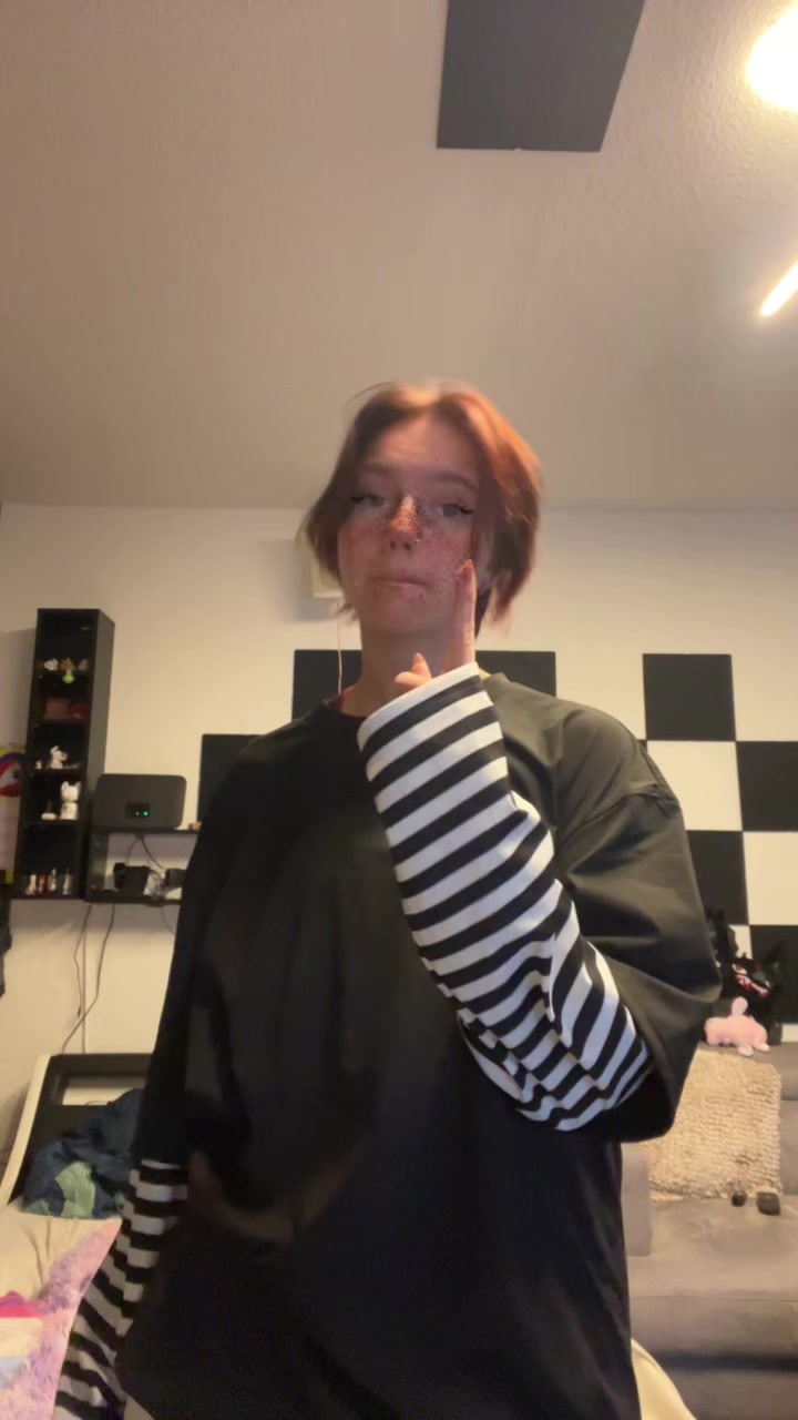 @Anschii_Queen