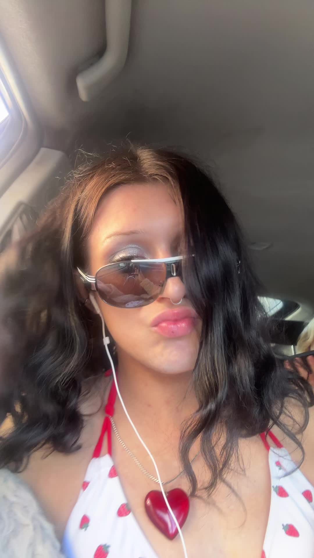 @￼