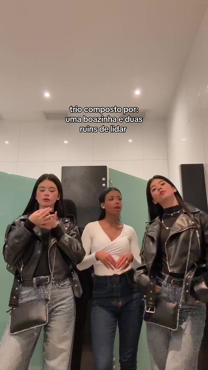 @thaís e agdha