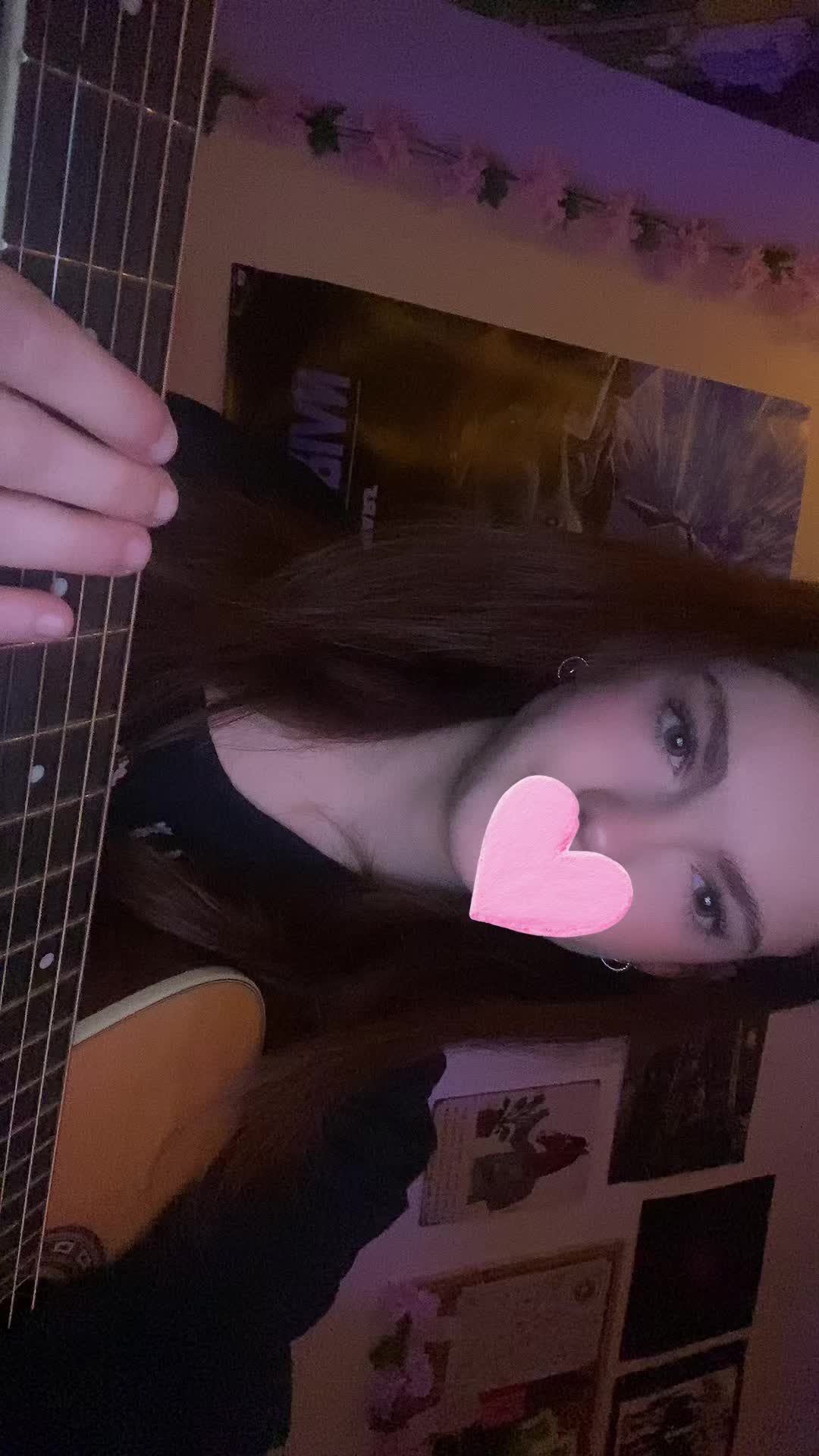 @Chlo🎸