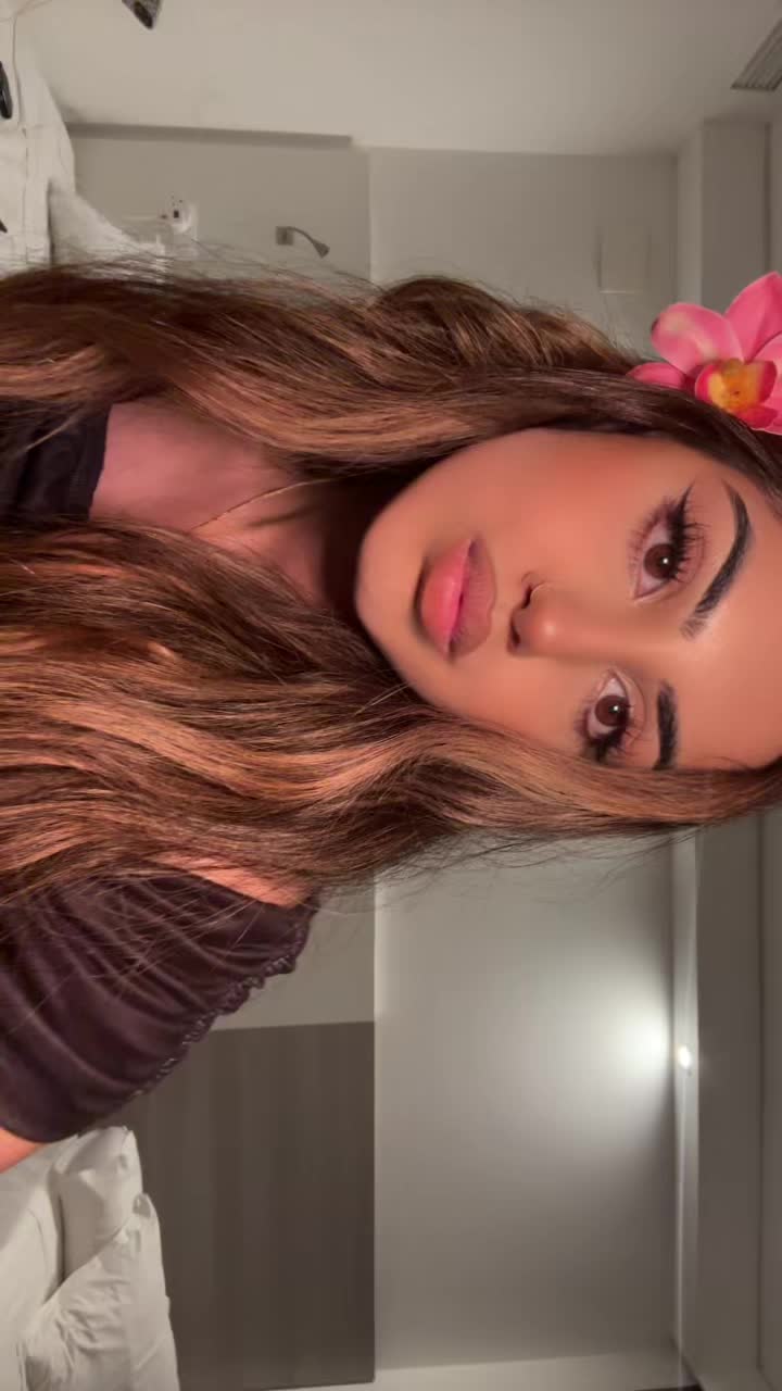 @arooj