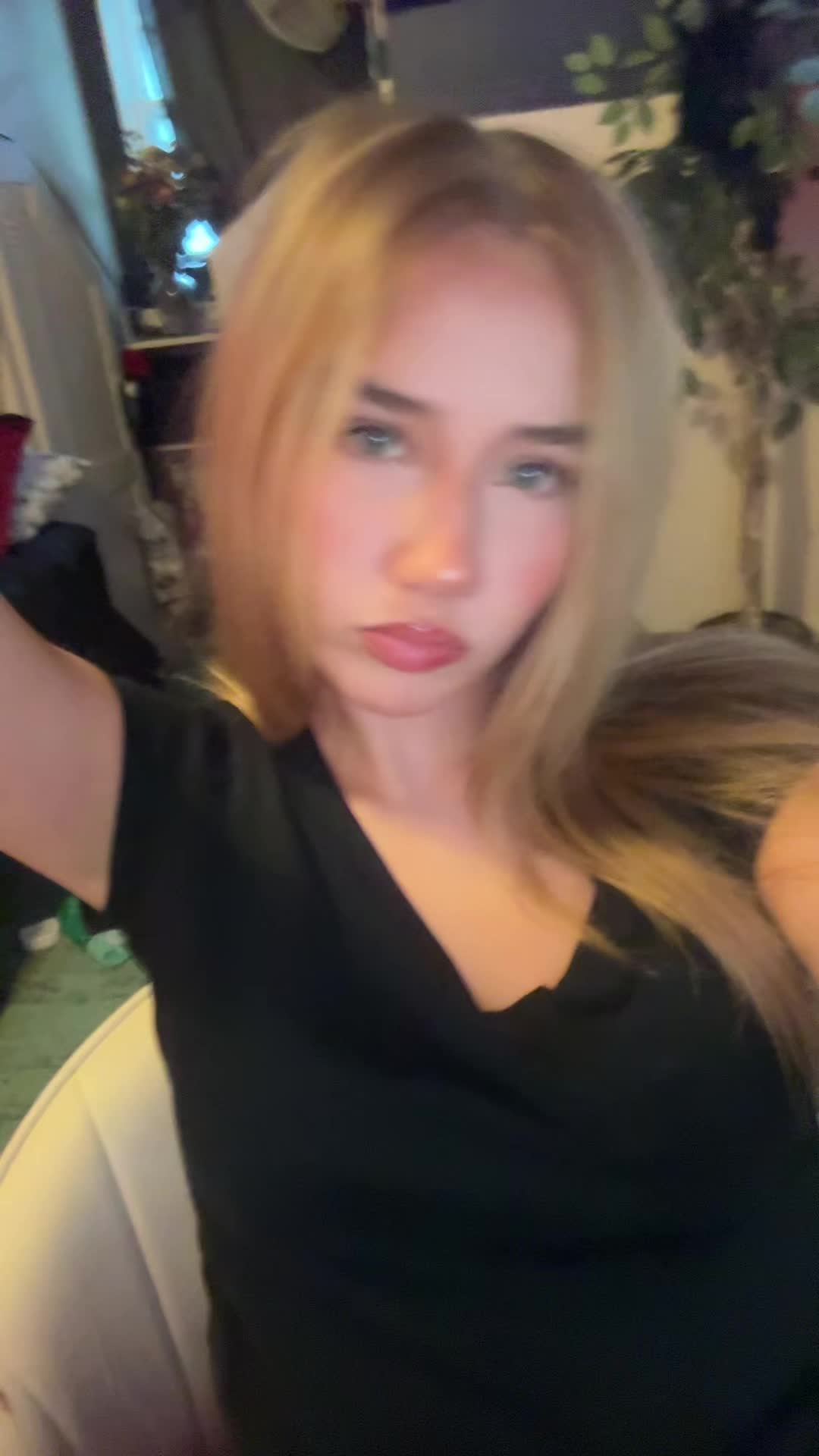 @￼