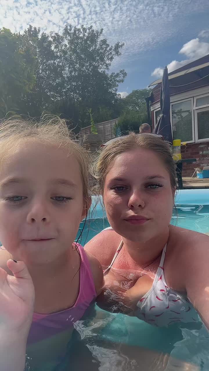 @Amielouise18