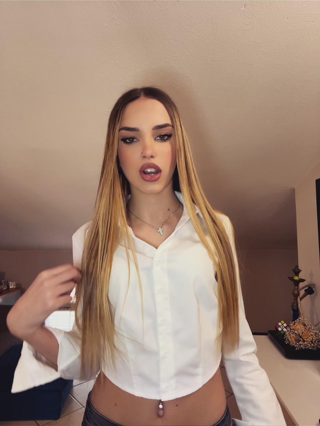 @lonatierika_