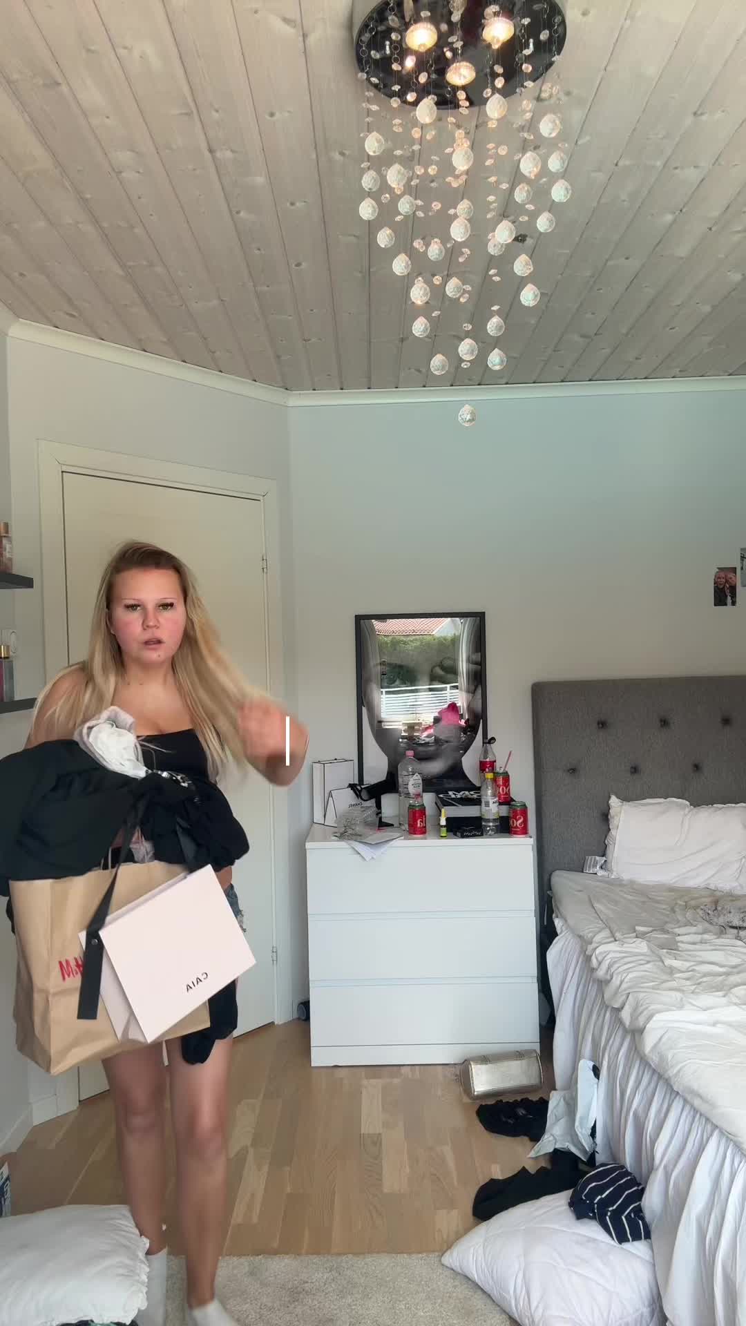 @Holly🛍️🥥🥂
