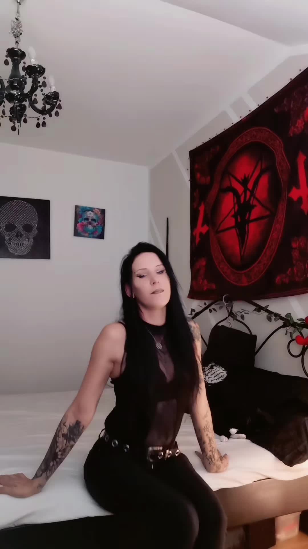 @⸸⛧ ScHwaRzeSLeDeRLuDeR⸸⛧