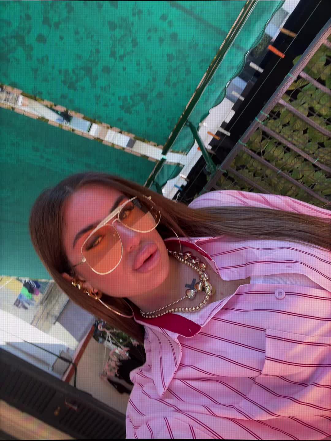@VVV