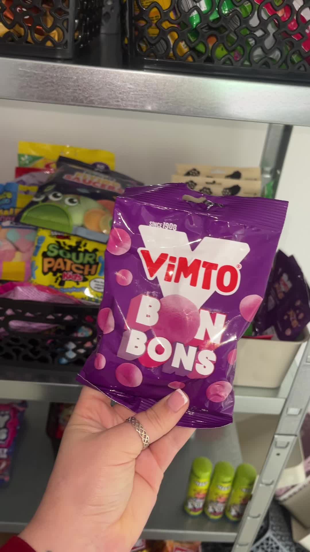 @Bellasboxesuk