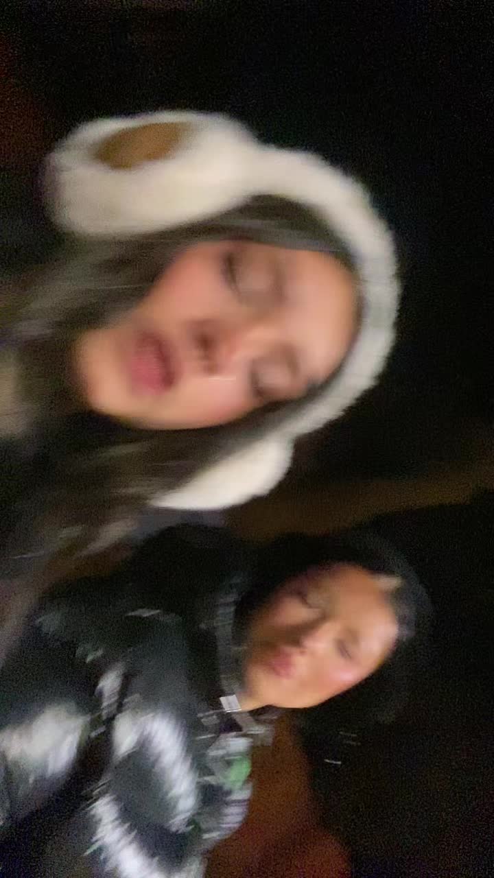 @whosari21