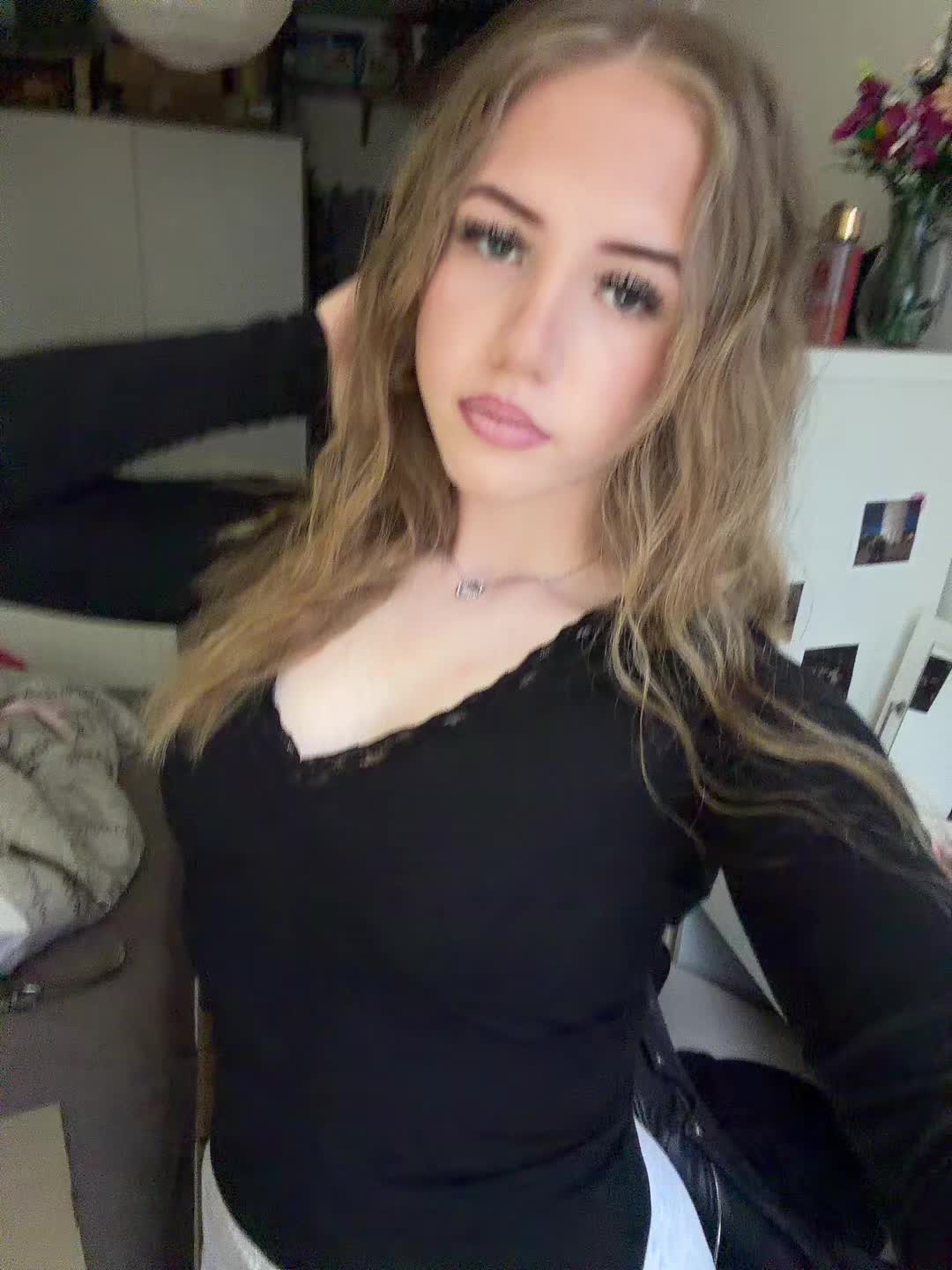 @👸🏼