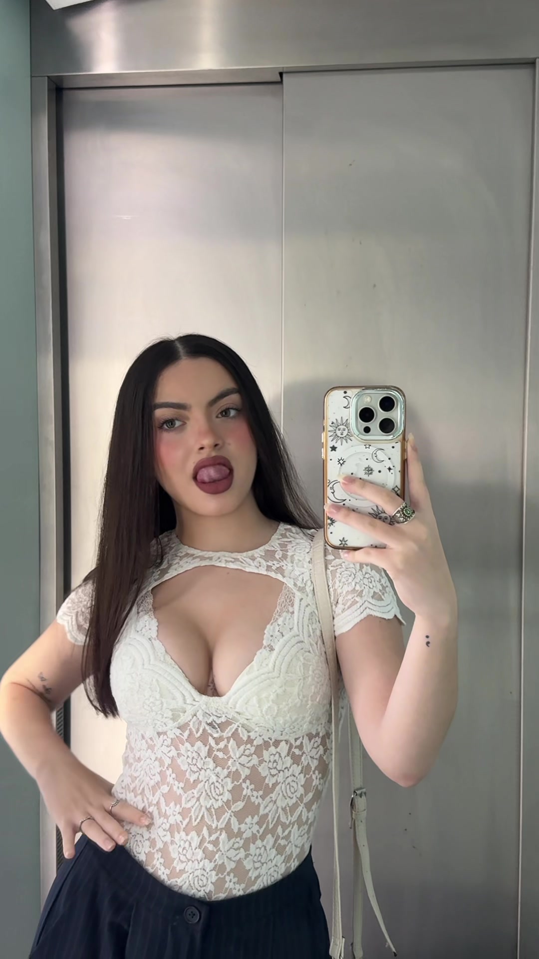 @danielaarosteguii