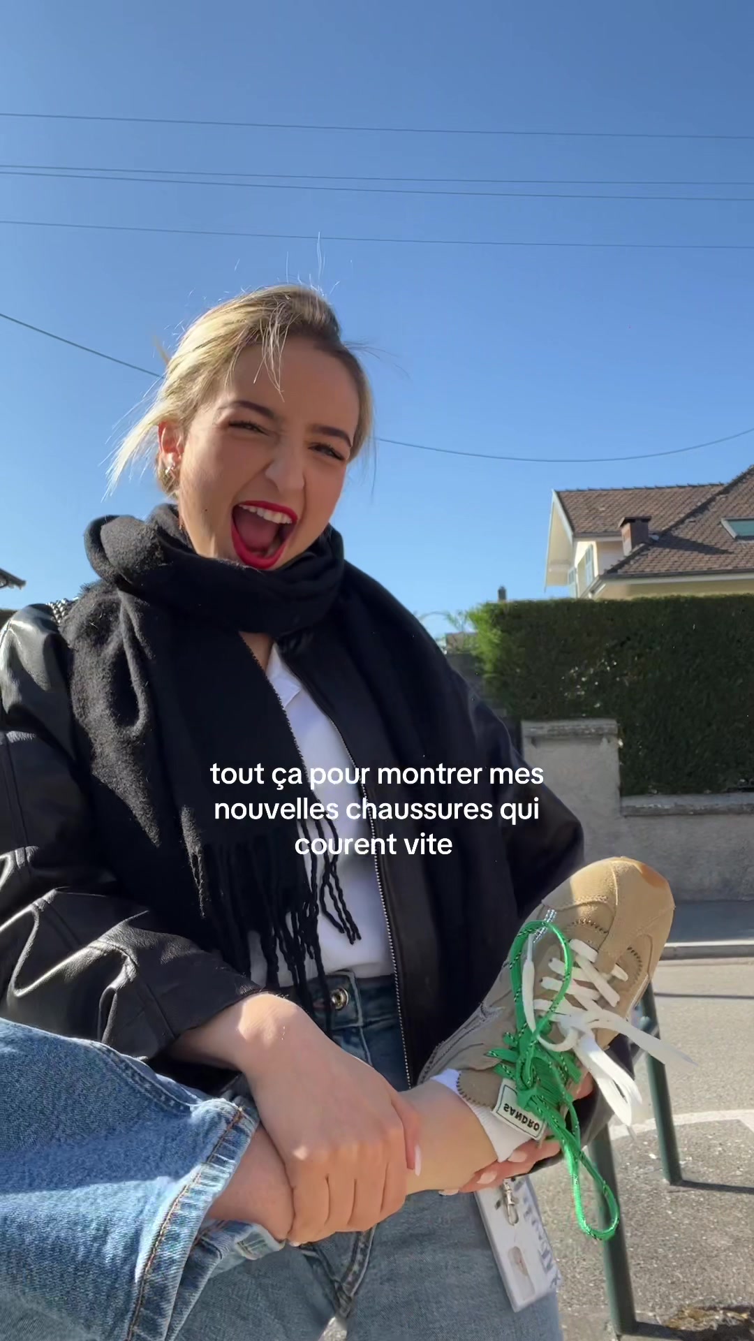 @lola