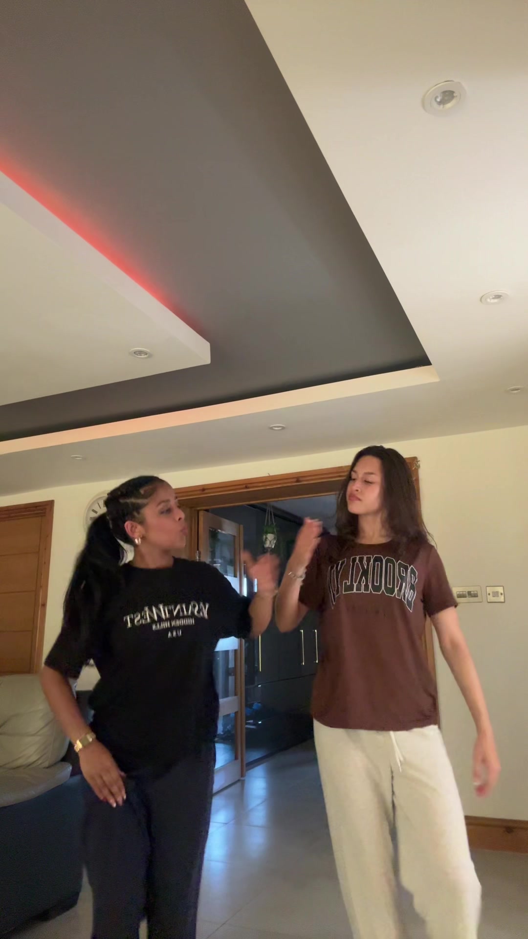 @𝐈𝐬𝐥𝐚 𝐚𝐧𝐝 𝐚𝐚𝐬𝐡𝐤𝐚ꨄ