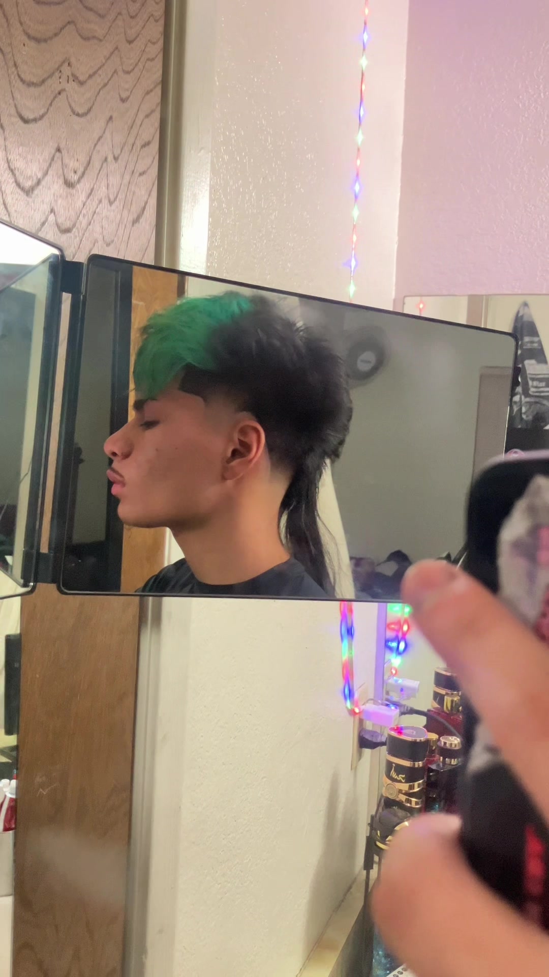 @👤