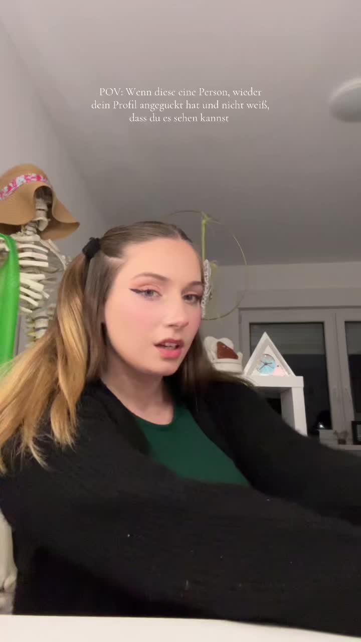 @laurafailz