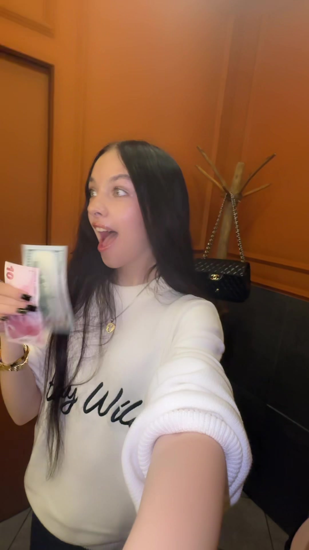 @DIVAMILLI🧿