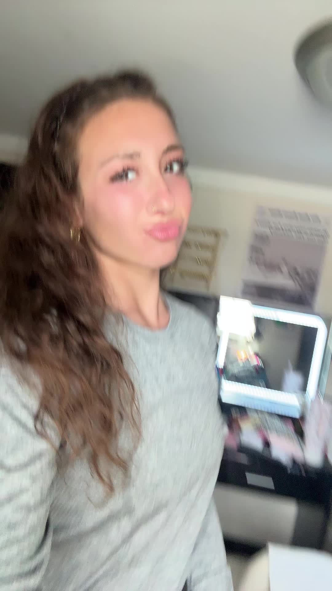 @weirdgirIhotbod