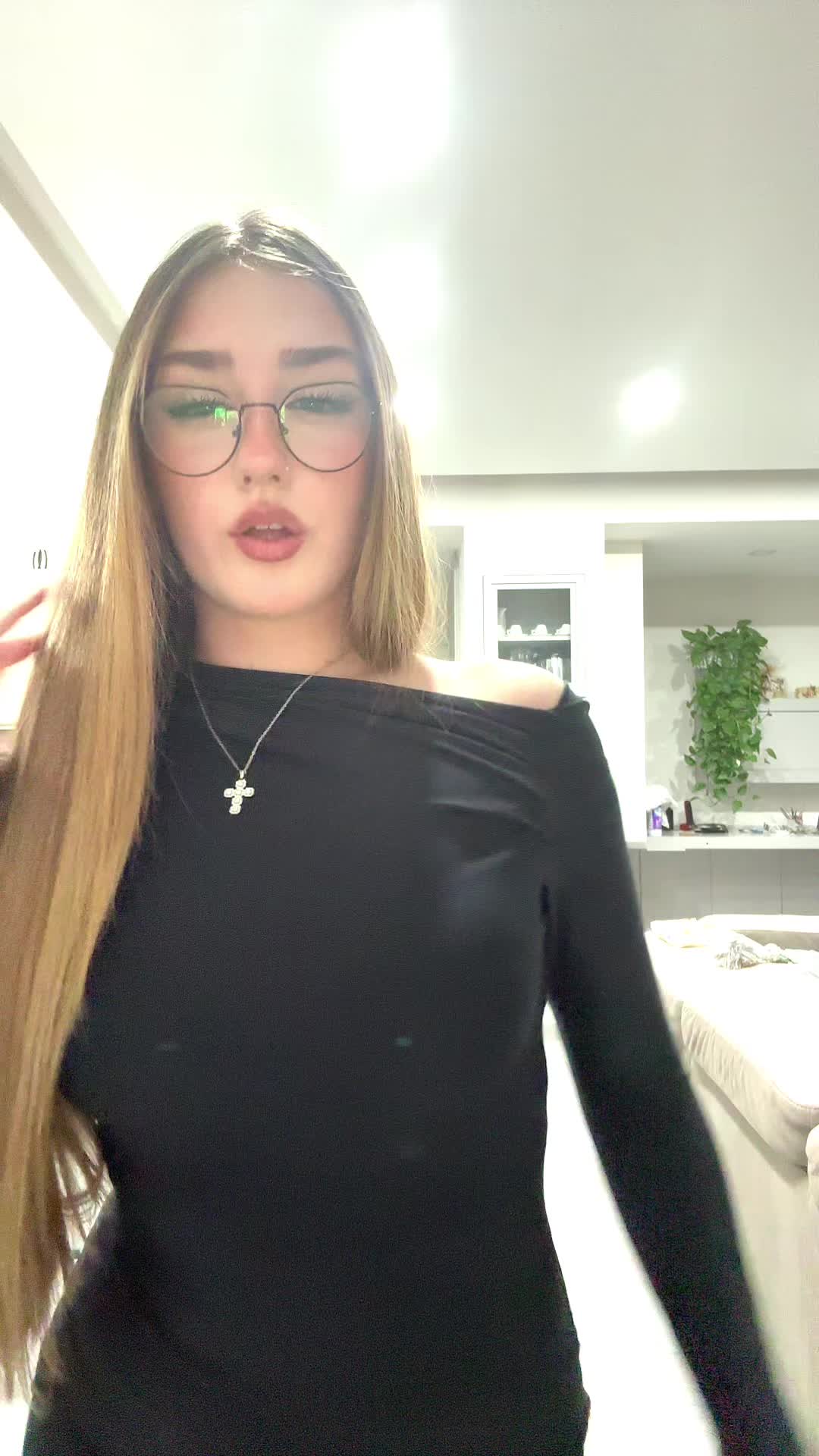 @marci_esposito_