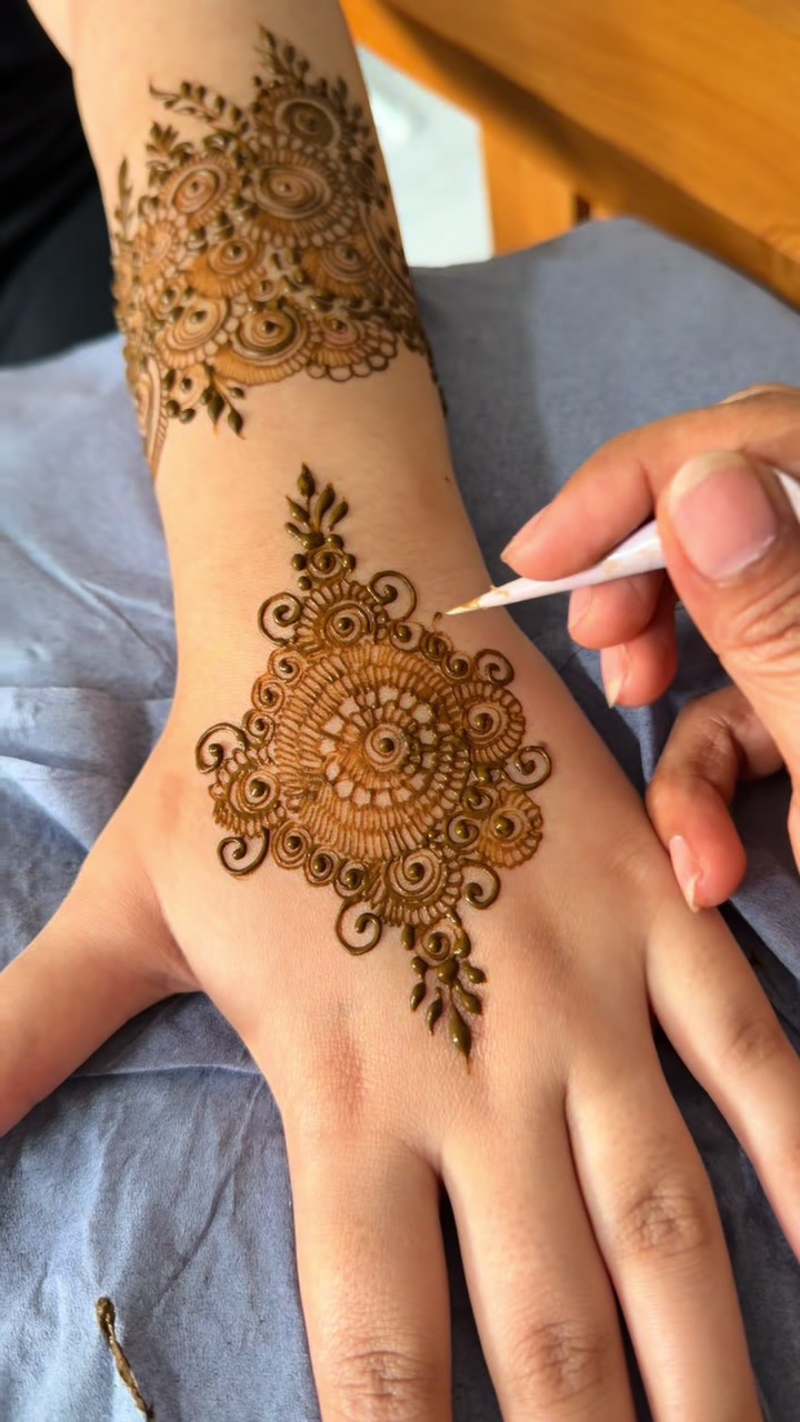 @Fiza Mehndi