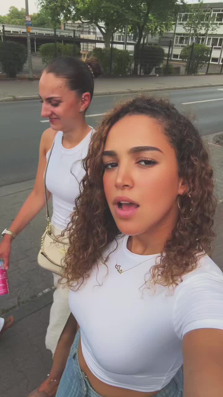 @Melomeloshhh