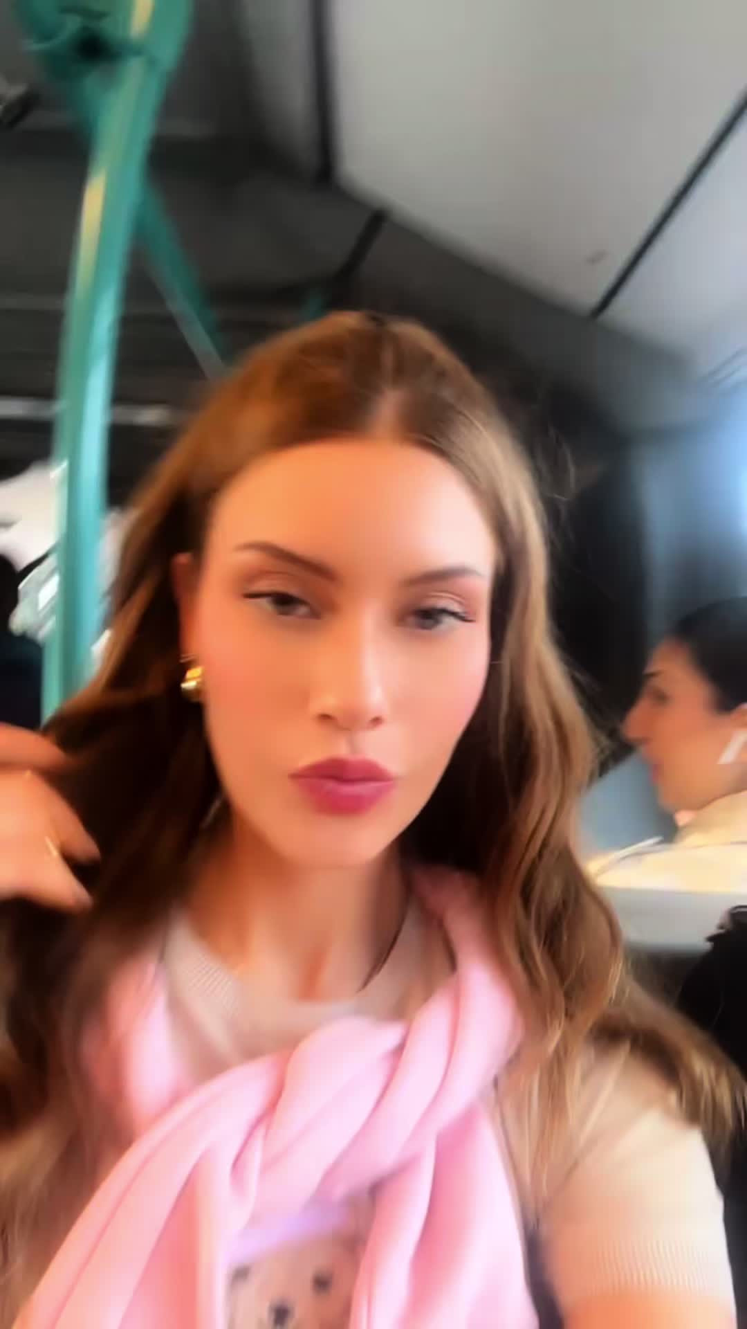 @Laura Zoe๐