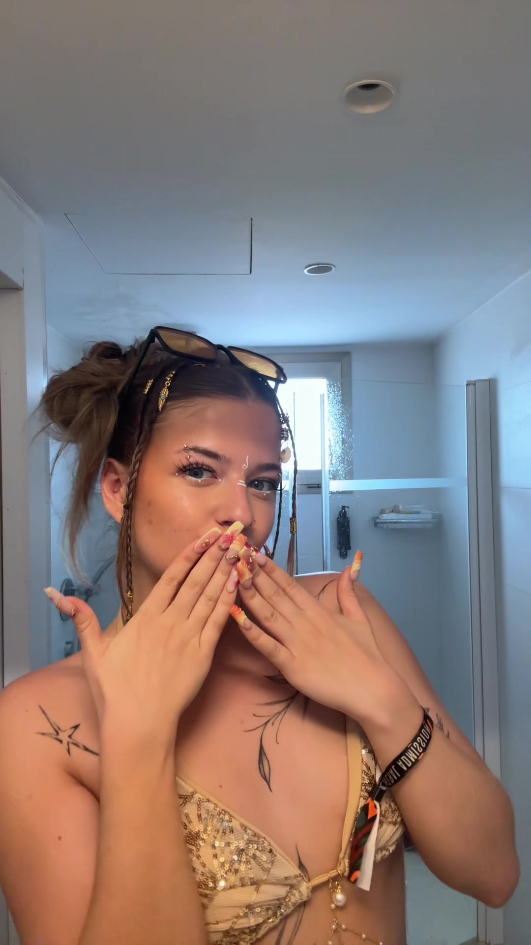 @...