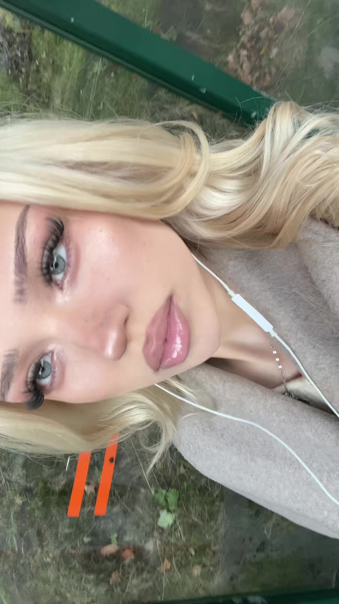 @аня