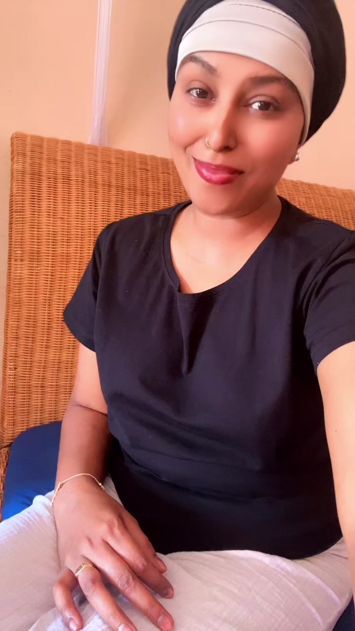 @Tharshi🖤❤️