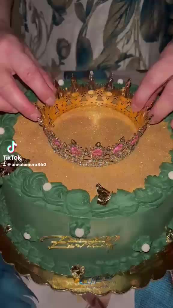 @the Queen(Lucy)