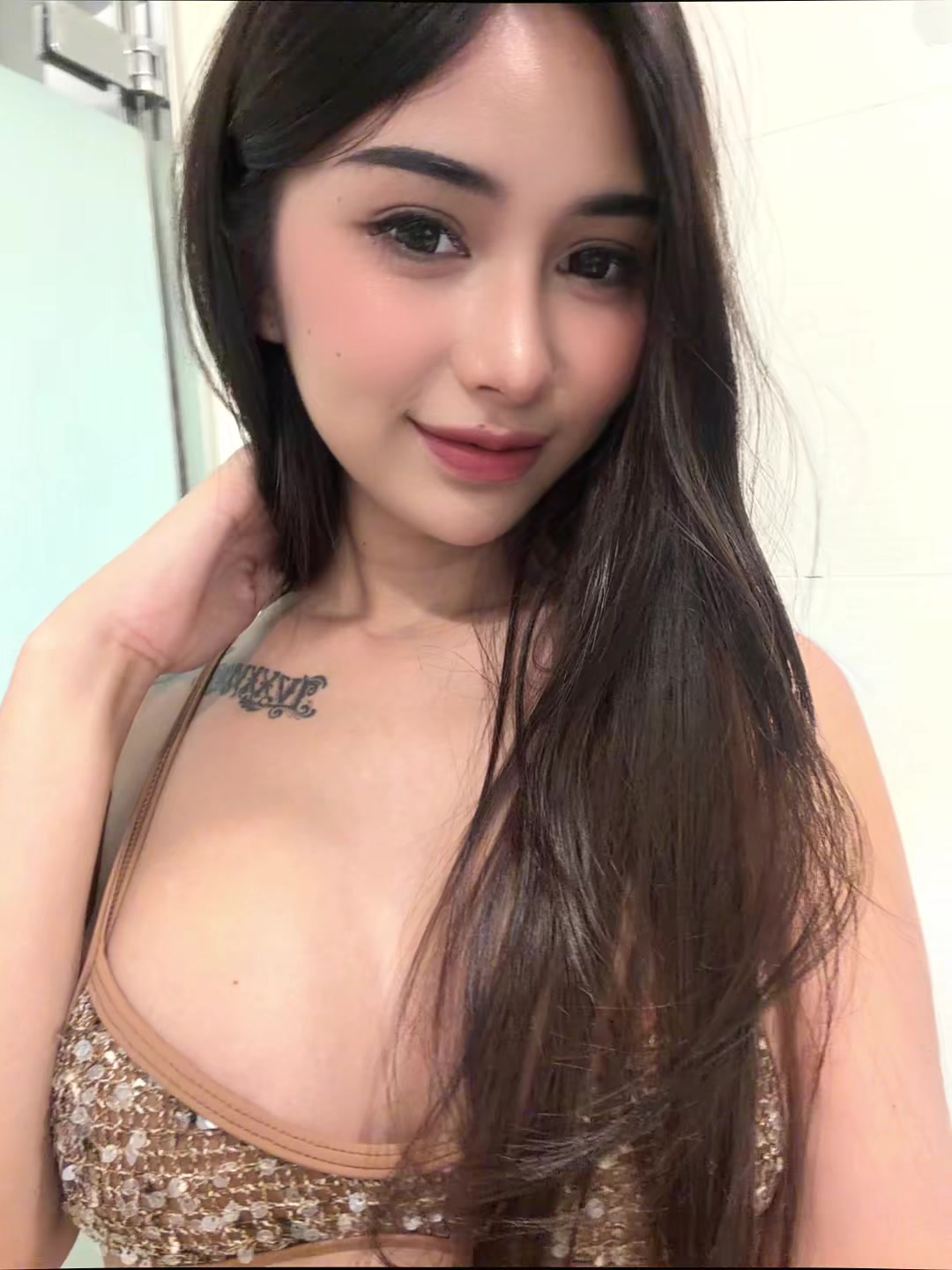 @Shania