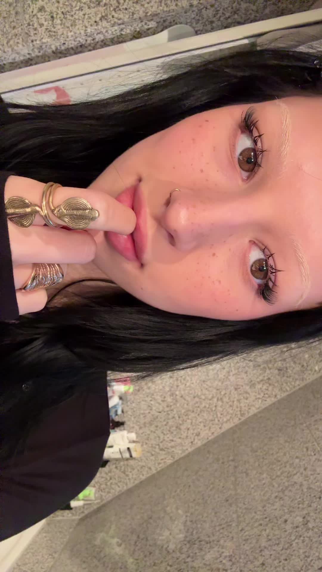 @ann-j&ugrave;lie
