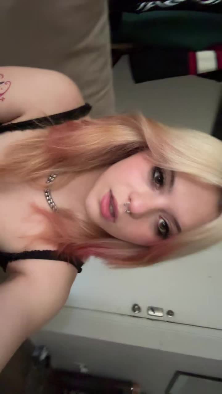 @:3