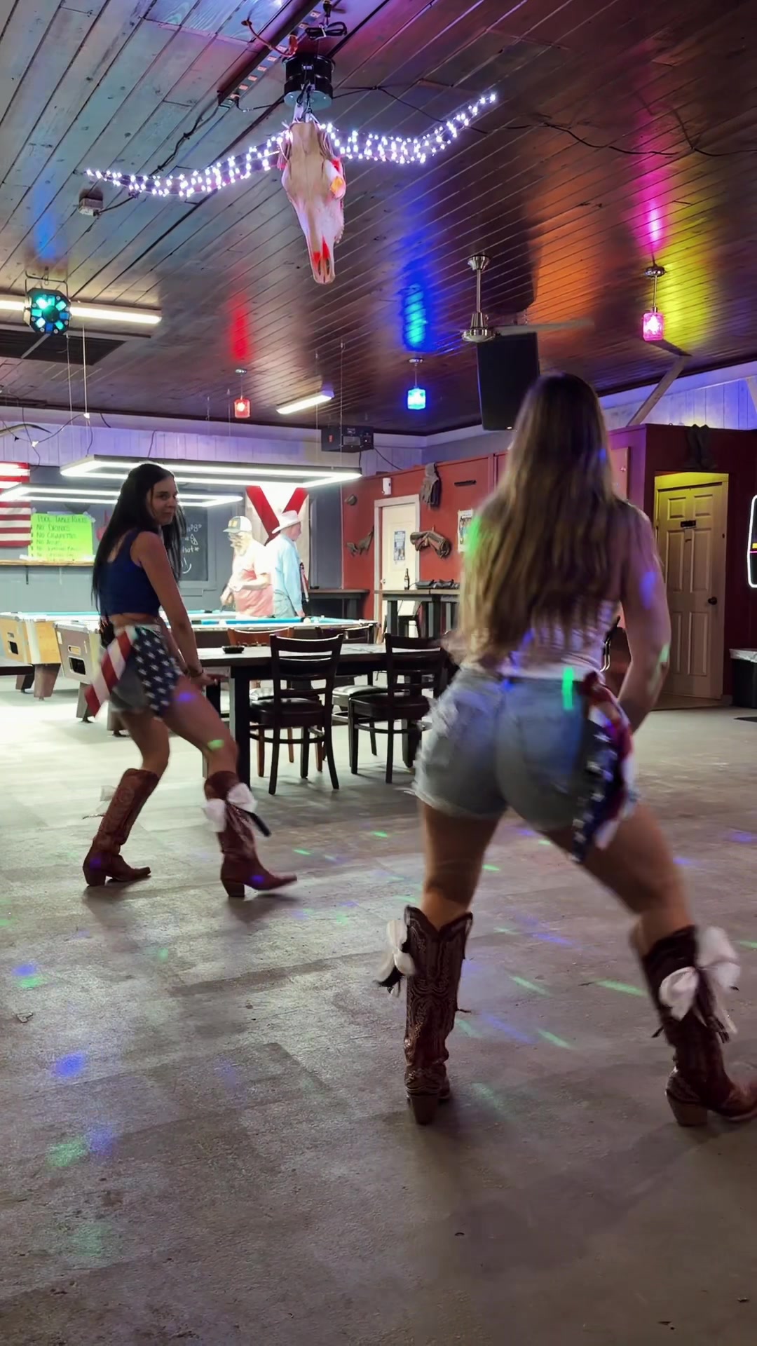 @malia