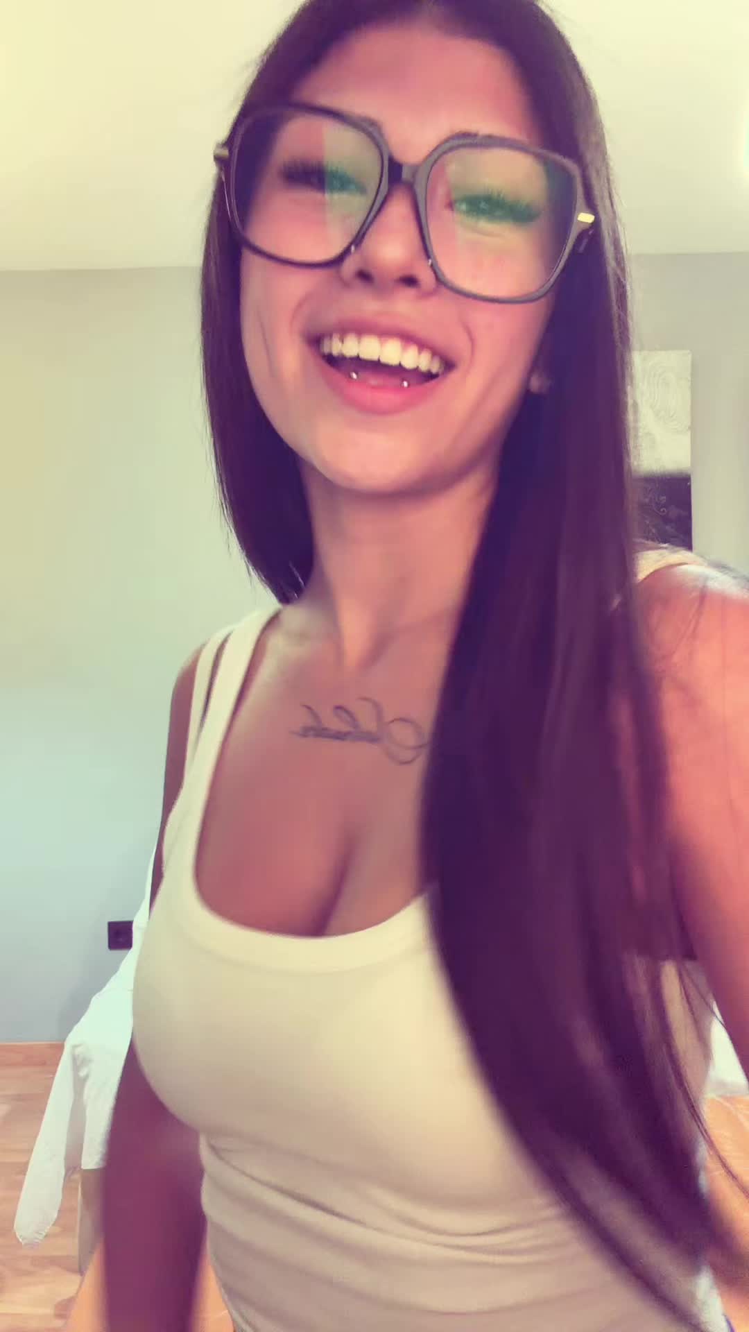 @𝔢𝔰𝔱𝔥𝔢𝔯