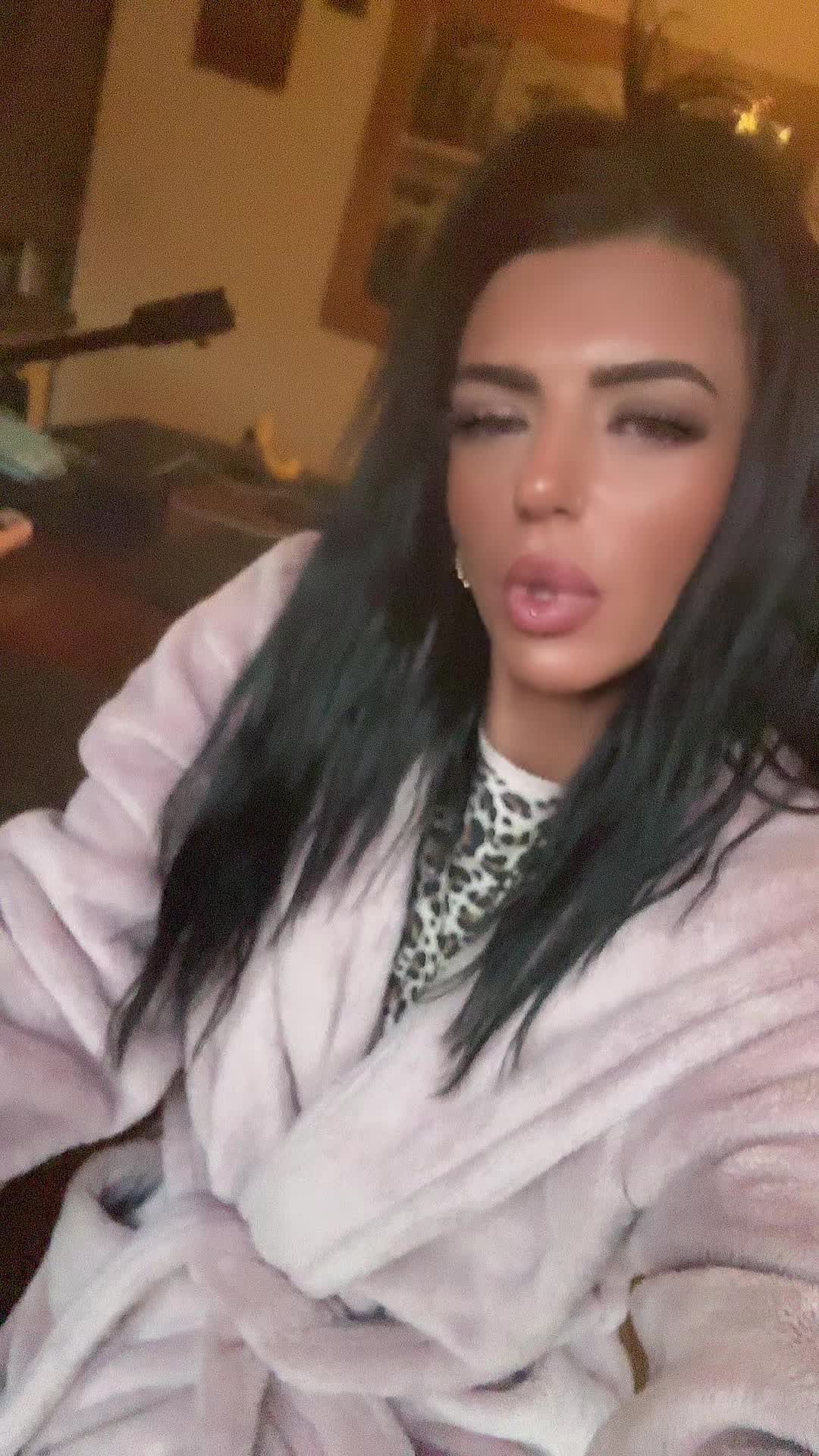 @𝓔 𝓫 𝓸 𝓷 𝔂 🍒