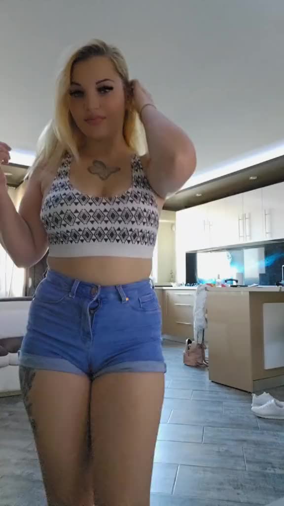 @Ionela blondyna