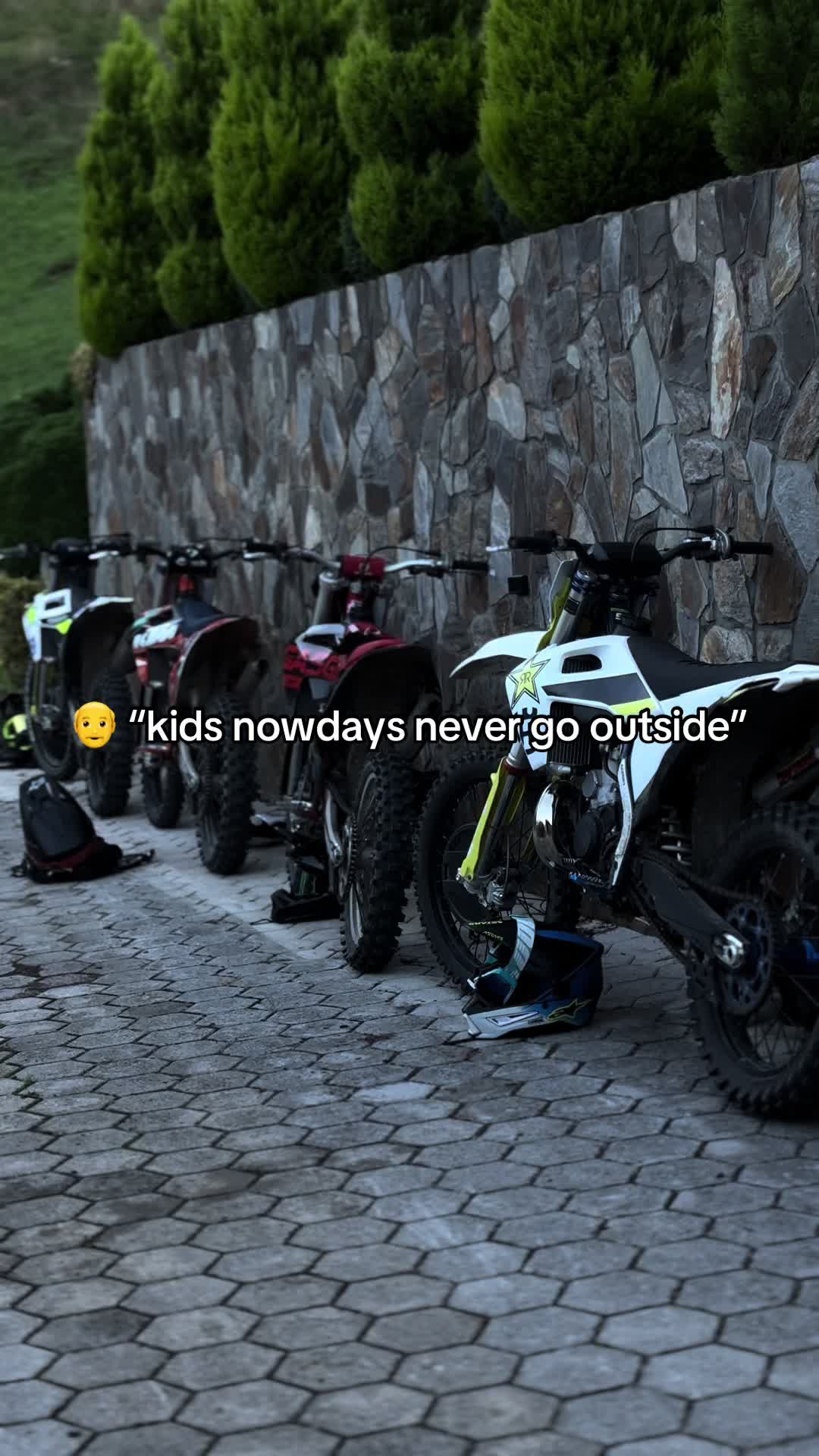 @️
