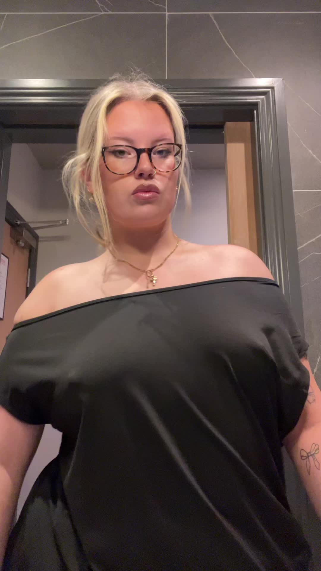 @e