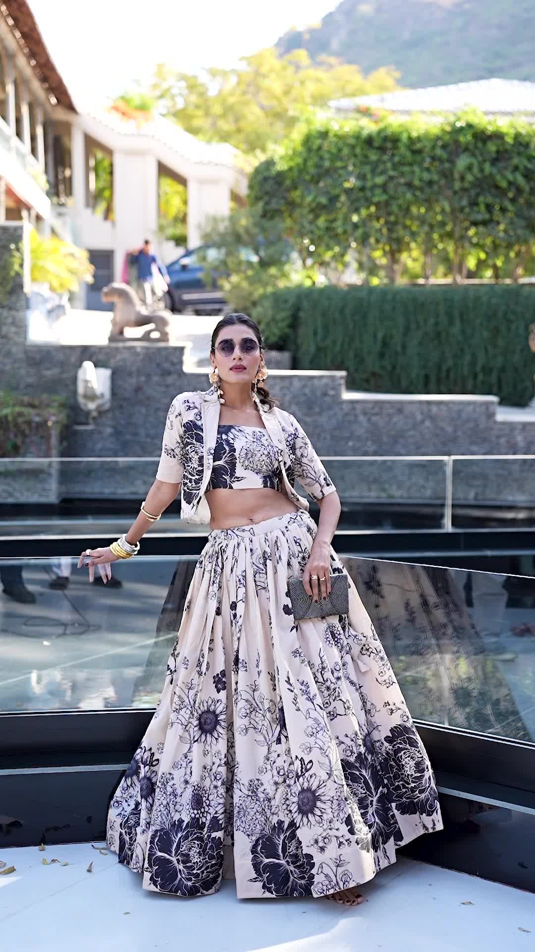 @SareeLehenga