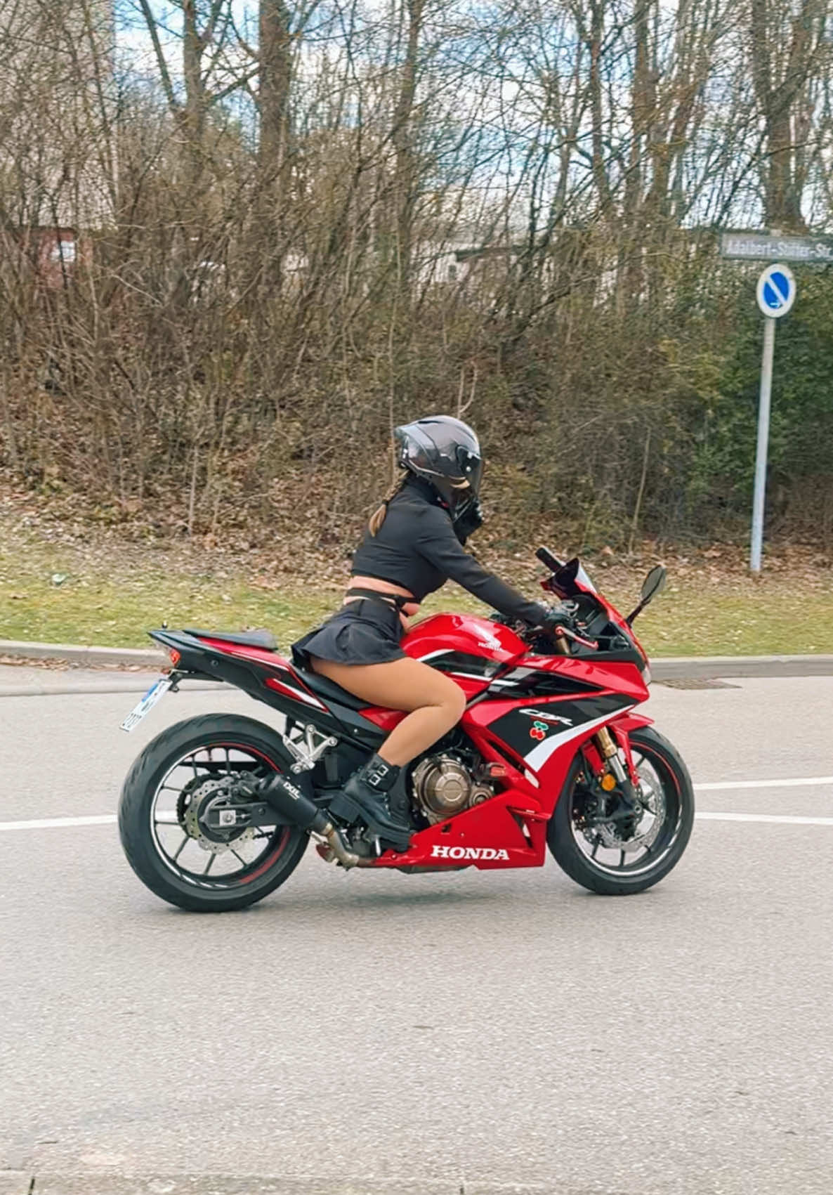 @zicherry_moto