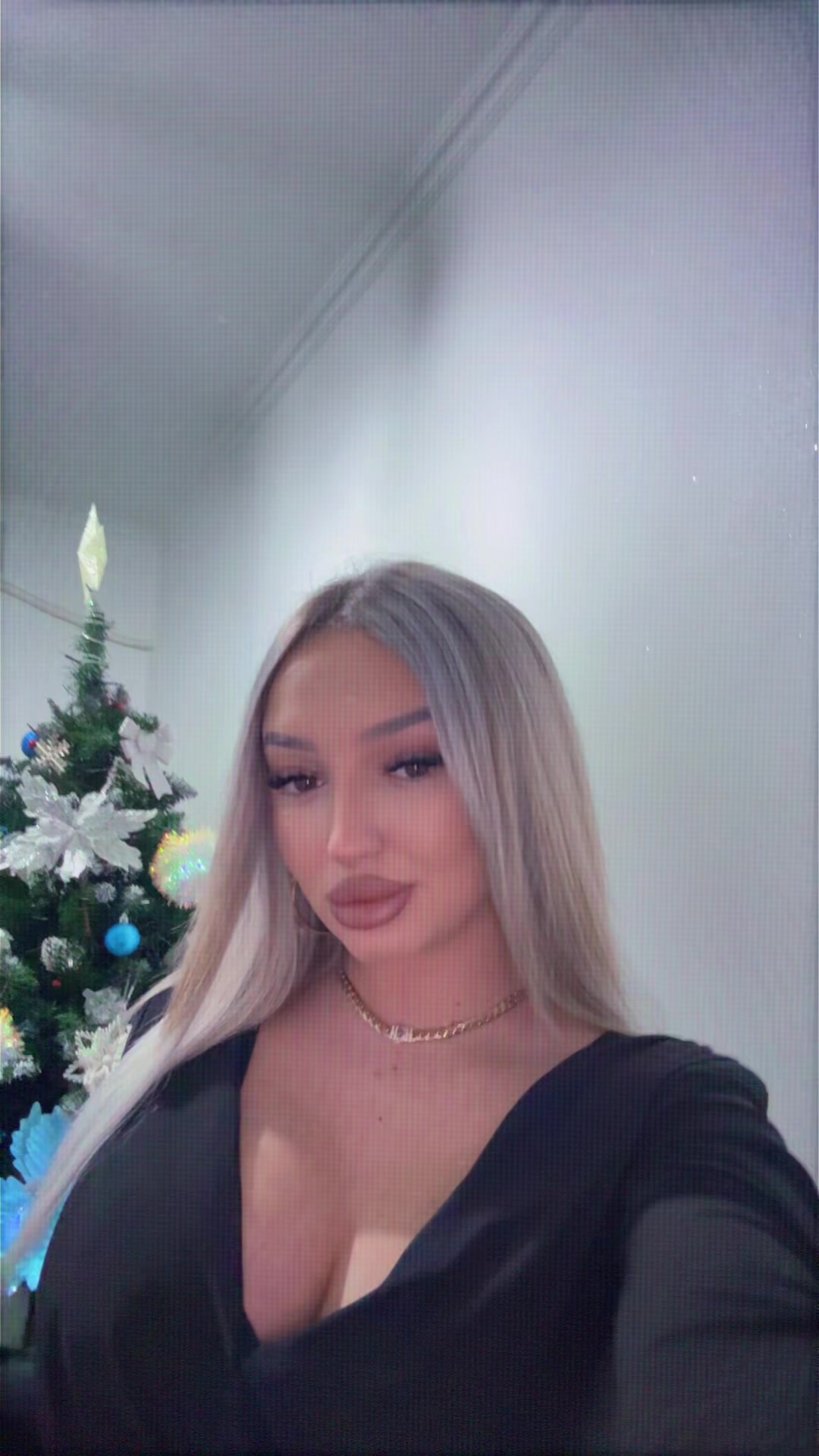 @Elennny
