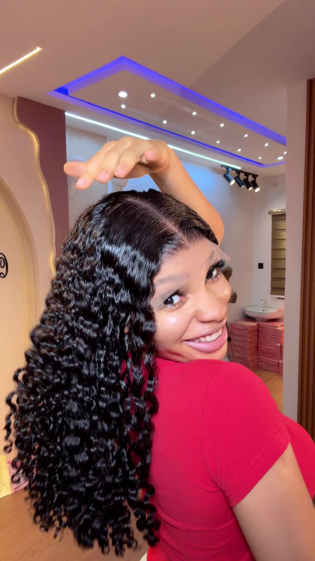 @Queens_unique_hairs
