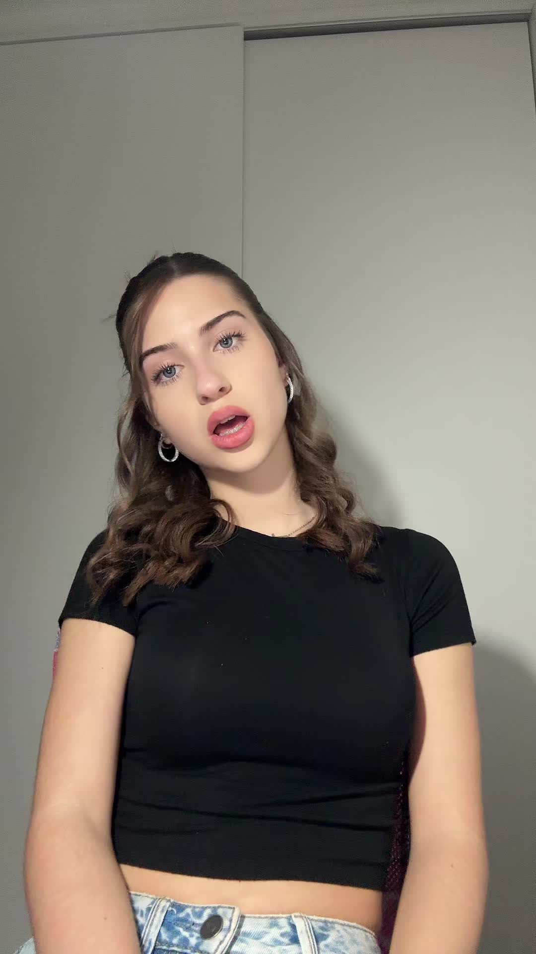 @𝐾𝑙𝑎𝑟𝑎 𝐽𝑎𝑚𝑛𝑖𝑘𝑎𝑟