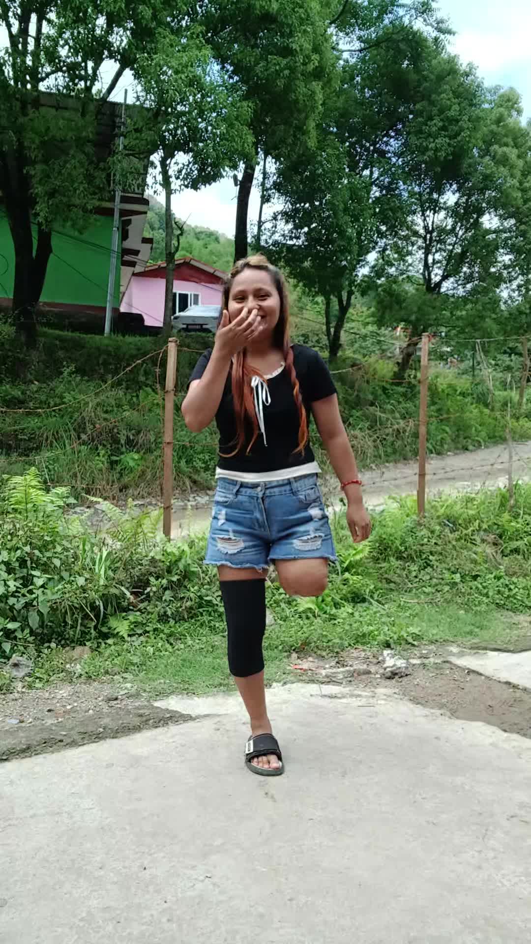 @one leg girl