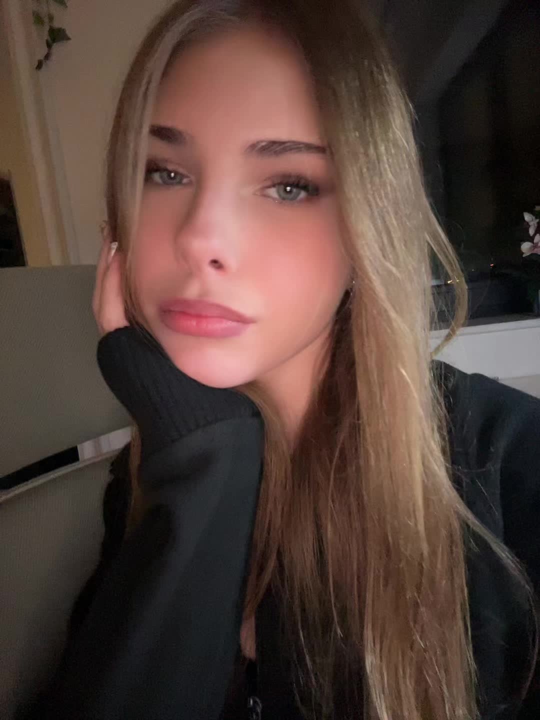 @laura