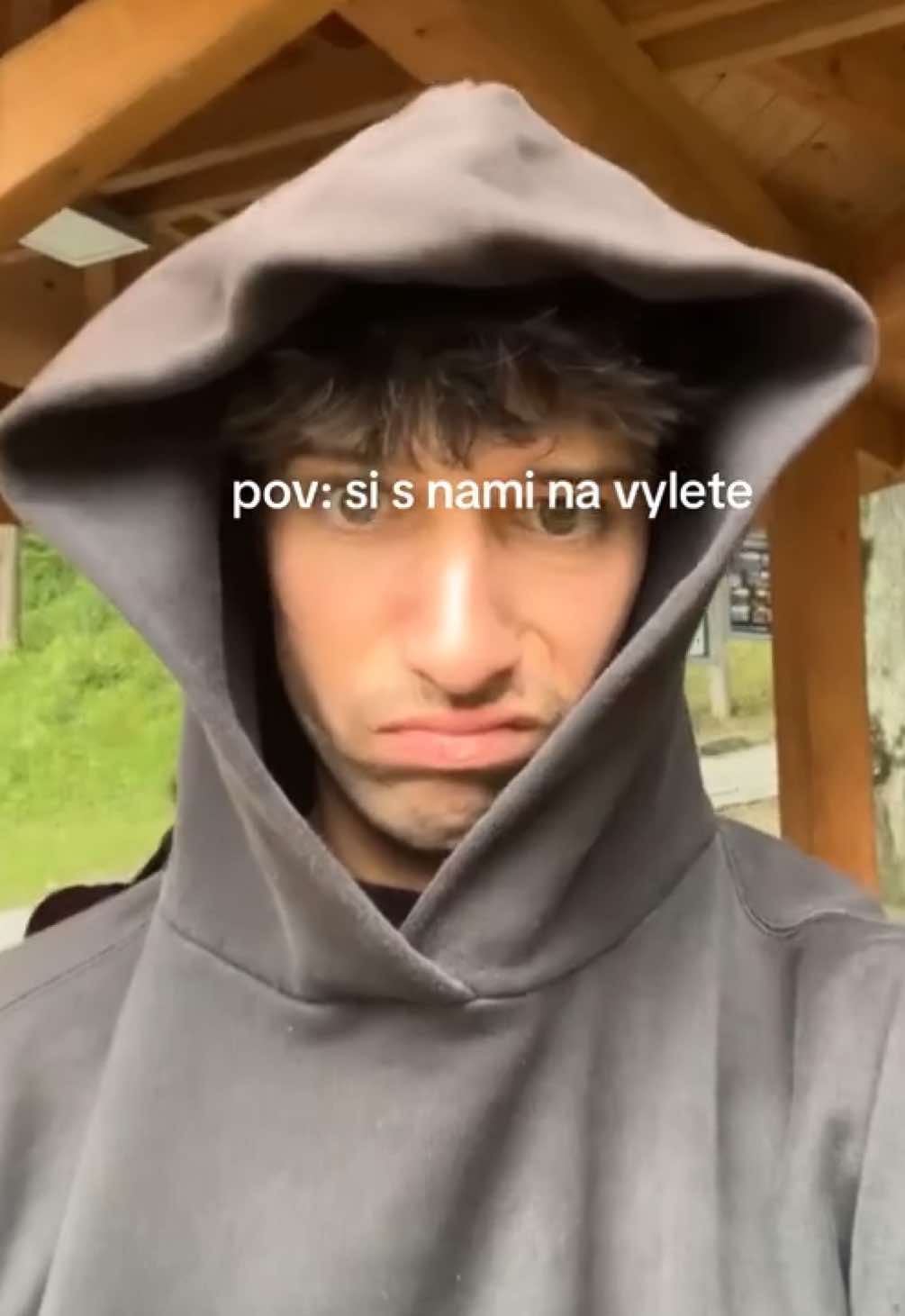 @том