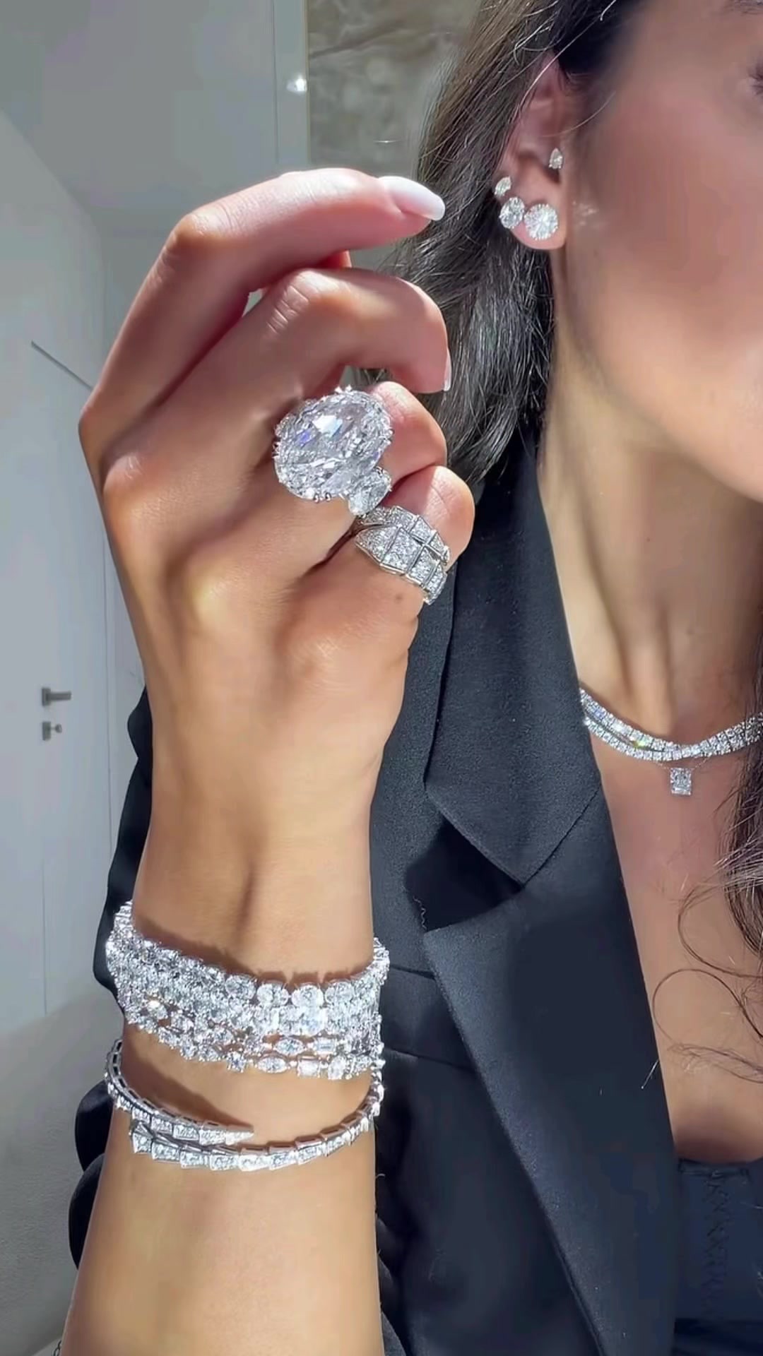 @luxury insider girl