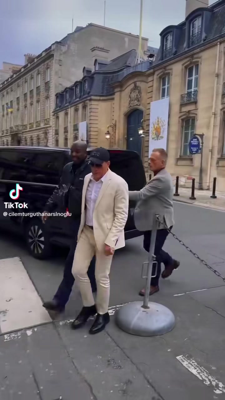 @Jean Claude-van damme