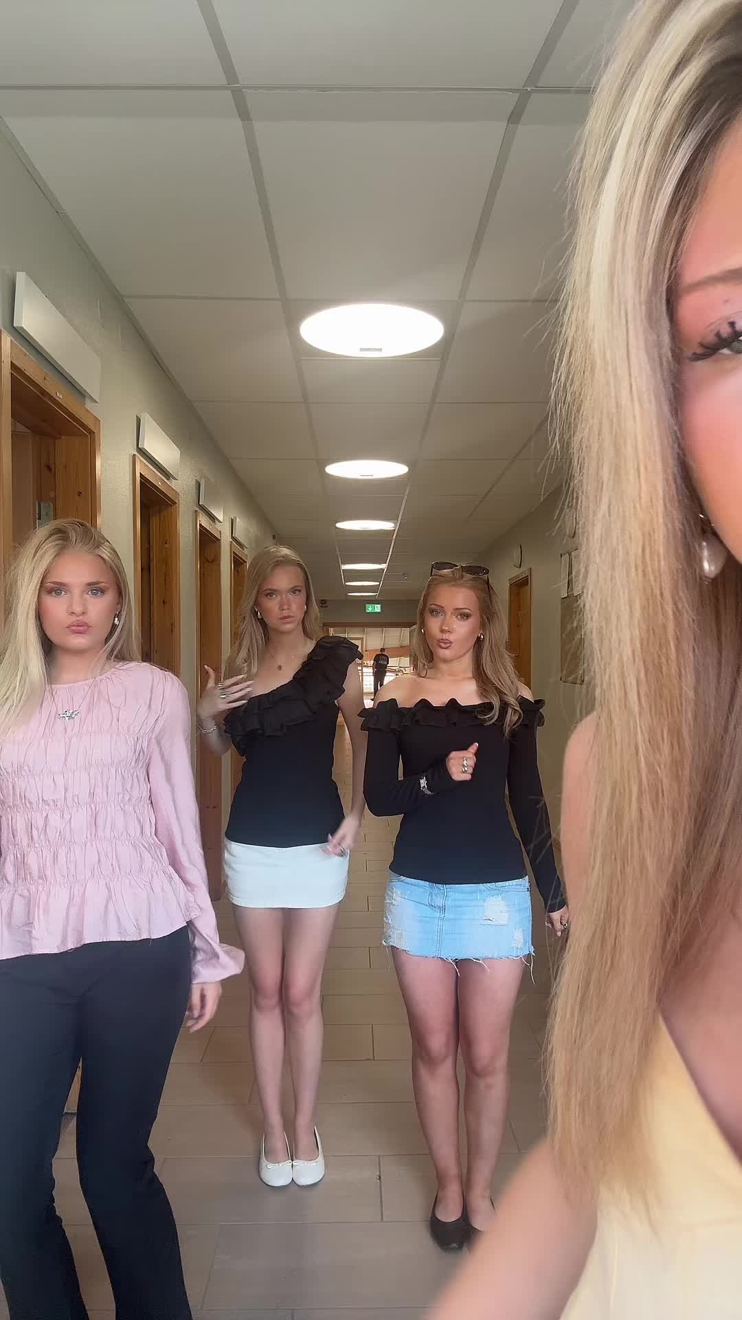 @😜👯♀️🤩