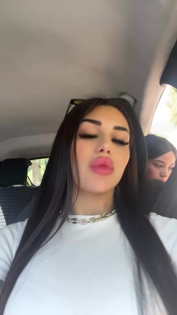 @🫦